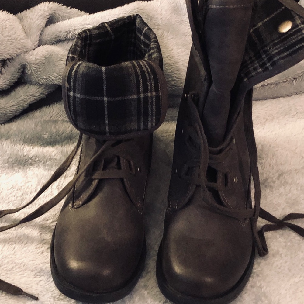 Lace up boots, charcoal gray, never worn